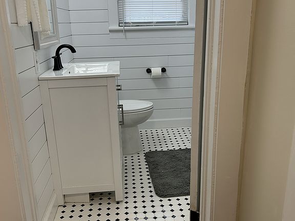 3rd image of 347 N Linden St #B