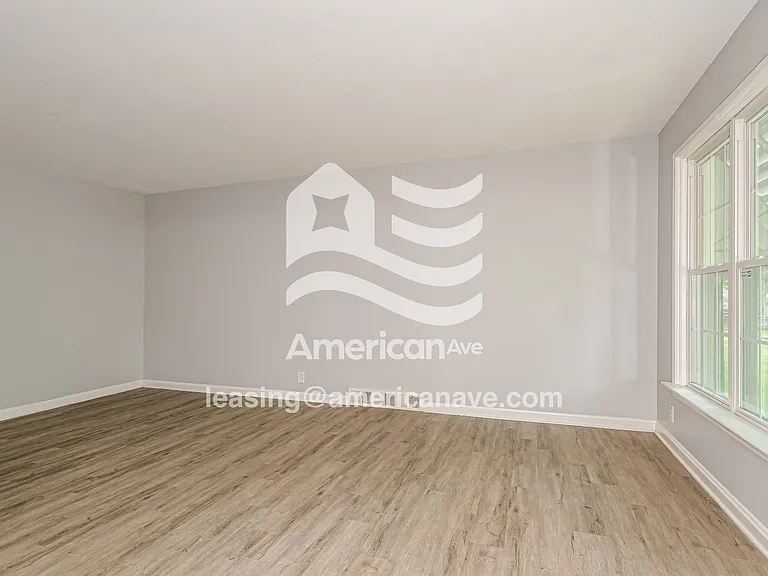 1011625_003_living_room_3.jpg