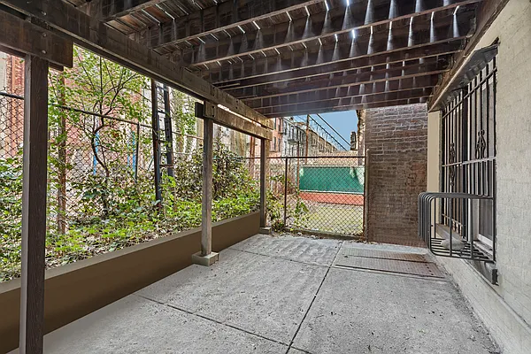 Rented by Compass | media 22