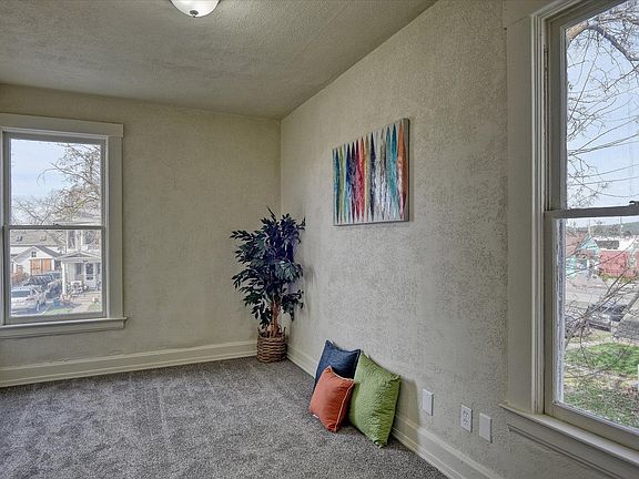 2nd image of 2928 E Diamond Ave