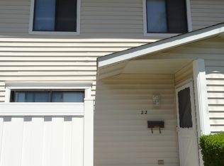 22 N Waterford Dr, Schaumburg, IL 60194