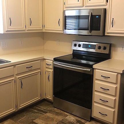 4th image of 4612 Erskine St