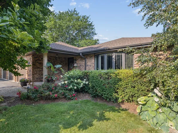 11S634 McGrath Ln, Naperville, IL 60564