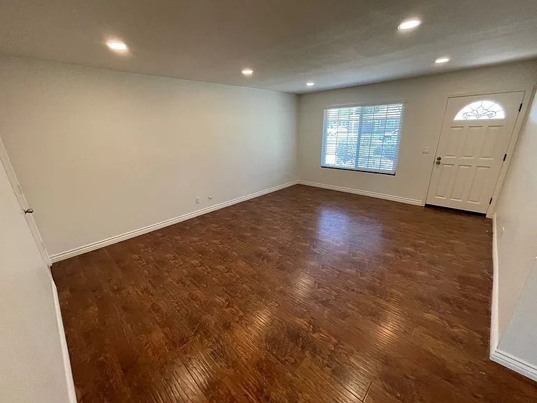 745 Fine St — Photo 3