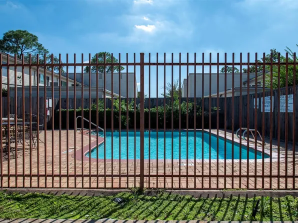 1920 Augusta Dr Unit 19, Houston, TX 77057