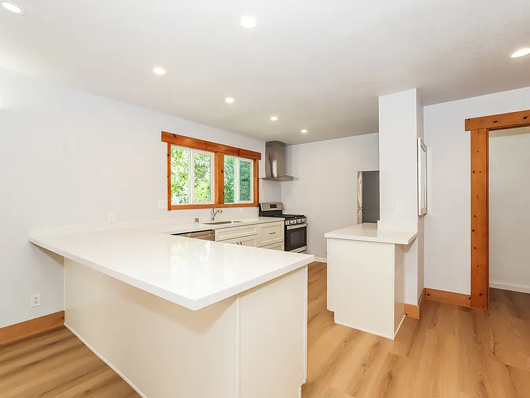 14 Nicholl Ave — Photo 7
