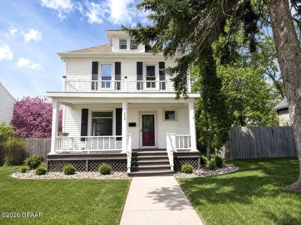 112 Chestnut St, Grand Forks, ND 58201