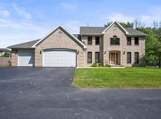72 Laureen Ln, Rochester, NY 14626