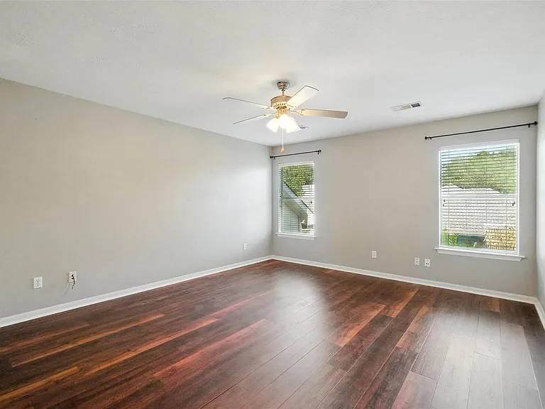 10222 Thornmont Ln — Photo 25