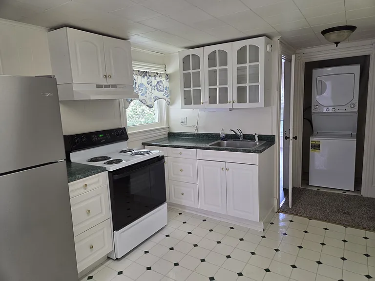 214 E Pine St #214 — Photo 6