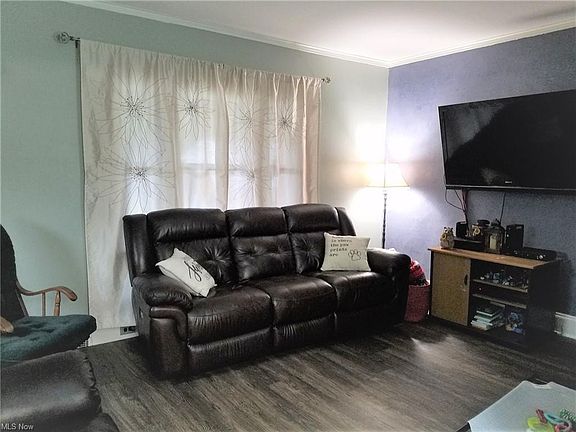 2nd image of 3003 Cypress Ave
