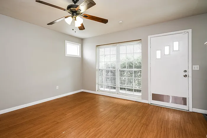 415 California Ave — Photo 5