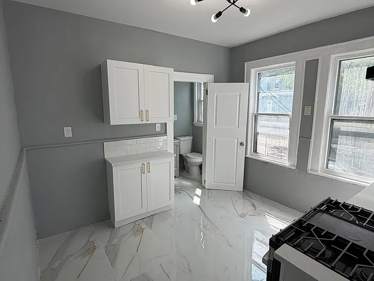 192 Mapes Ave #1 — Photo 2
