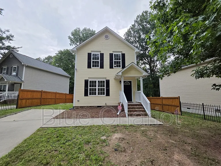 704 Brye St — Photo 2
