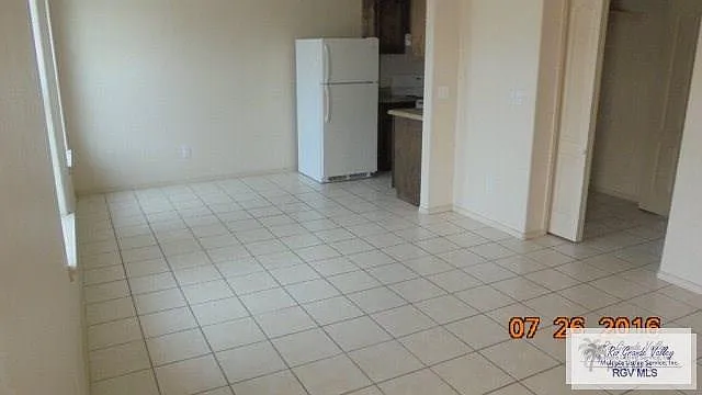 2 bed, 1.0 bath, 775 sqft, $800 — Photo 2