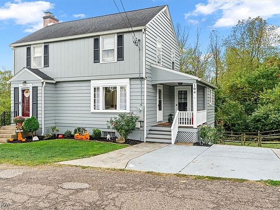 2nd image of 104 Crestlyn Ct