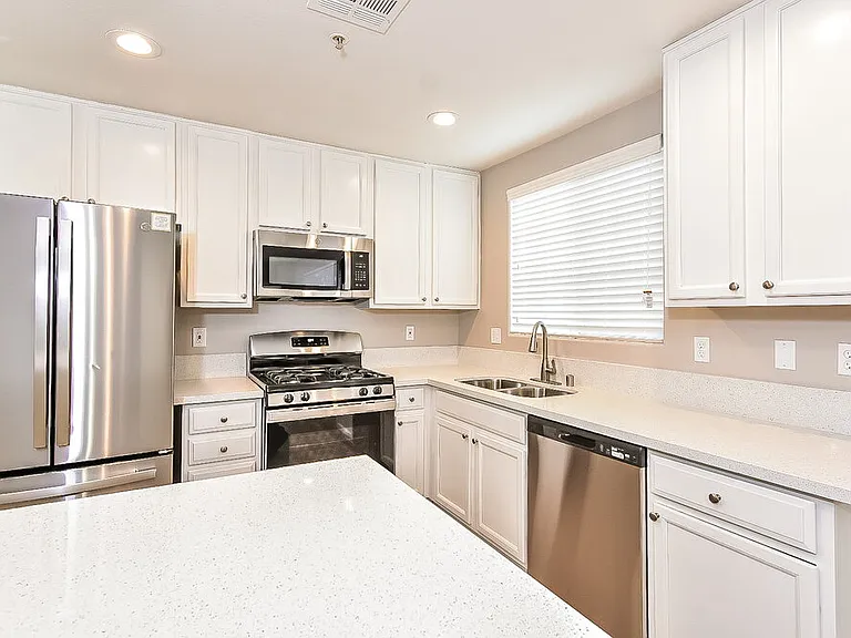 3214 Sunrise Cove Ave — Photo 6