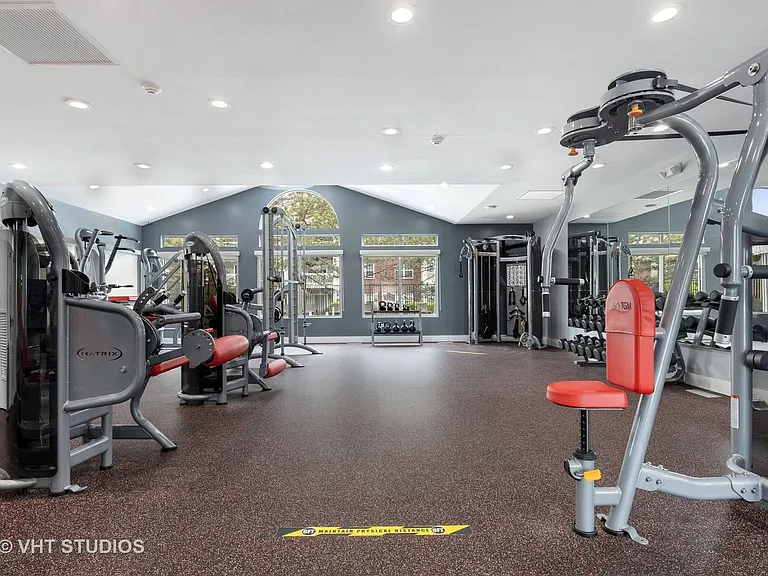 37 Kensington Cir #204 — Photo 32