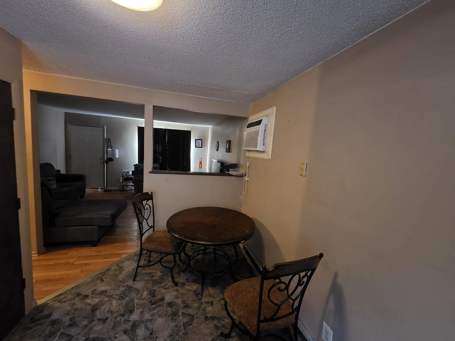 2 bed, 822 sqft, $630 — Photo 3