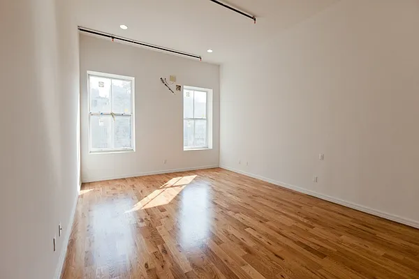 Rented by Nest Seekers International | media 23