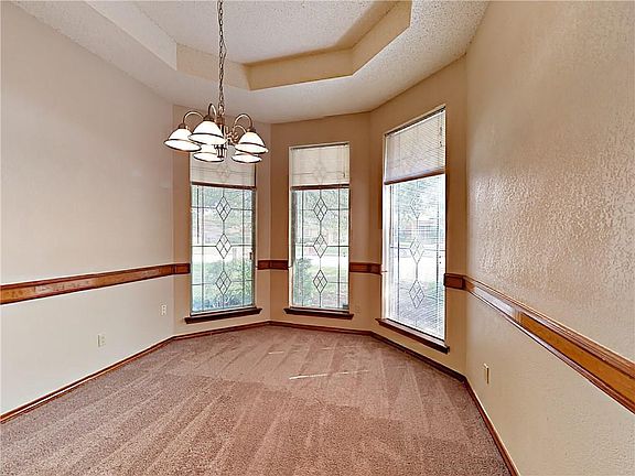 4th image of 1405 Thistlewood Dr