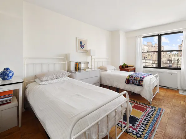 120 East 90th Street image 4 of 6