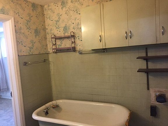 5th image of 141 8th St