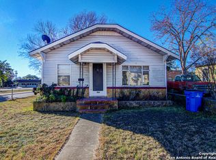 635 E Gonzales St, Seguin, TX 78155