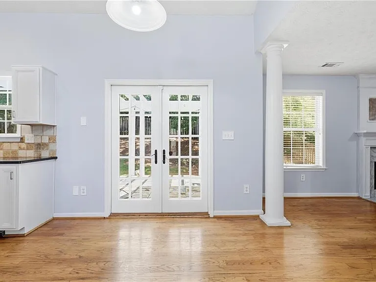 1409 Chardin Dr — Photo 3