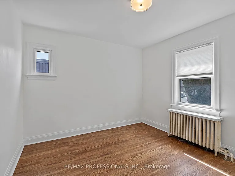 308 Jane St #MAIN — Photo 17