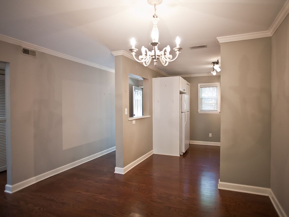 1st image of 1513 E Franklin St #D137