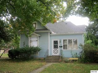 221 S Spring St, Mount Pulaski, IL 62548