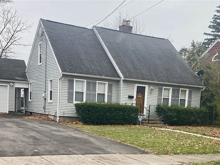 35 Westmoreland Dr — Photo 1