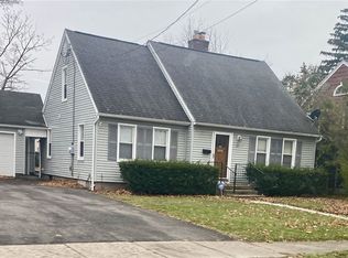 35 Westmoreland Dr, Rochester, NY 14620