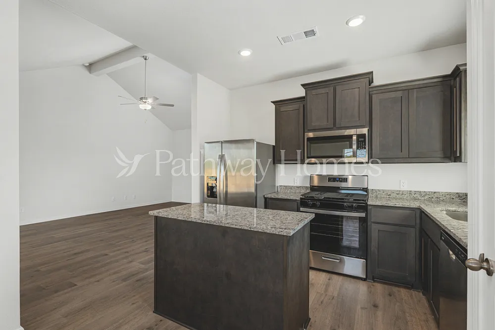 4 bed, 2.0 bath, 1674 sqft, $2,495 — Photo 4