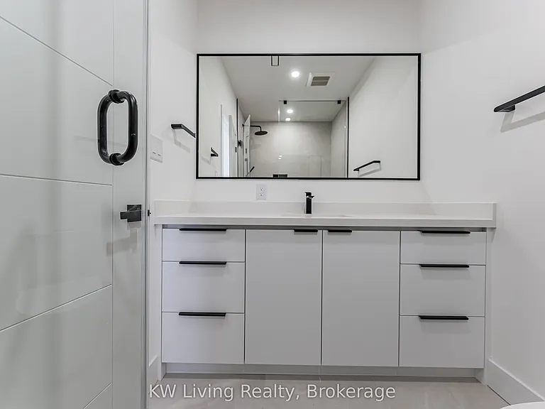 712 Eglinton Ave E — Photo 16