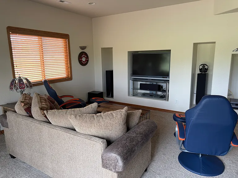 870 Trumpeters Ct — Photo 4