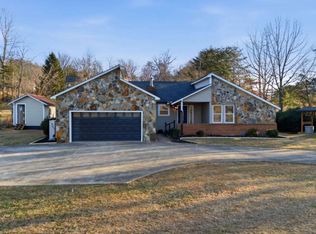 195 Hogsed Rd, Hiawassee, GA 30546