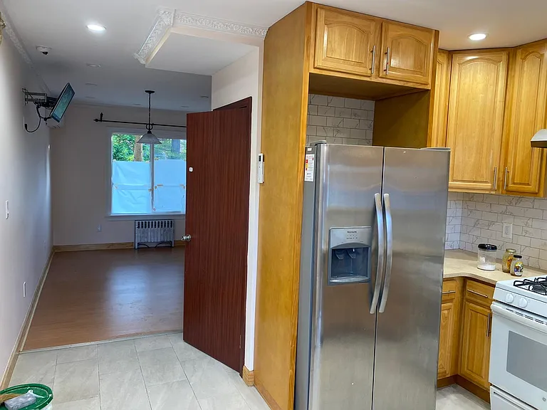 8115 Surrey Pl — Photo 4