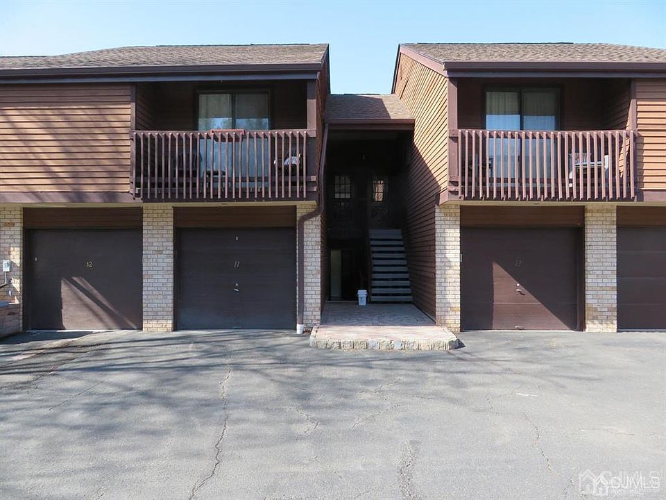 1st image of 11 Summit Ct #403
