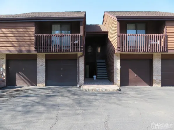 11 Summit Ct #403, Annandale, NJ 08801