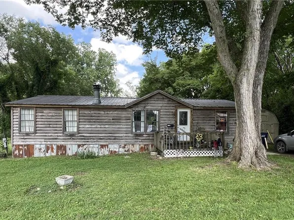 725 S Locust St, Sweet Springs, MO 65351
