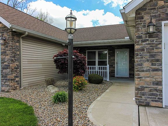 4th image of 1935 Sandelwood Dr
