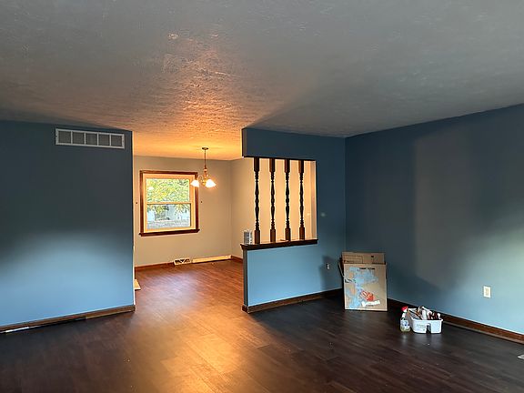 4th image of 2123 Oneida Ave
