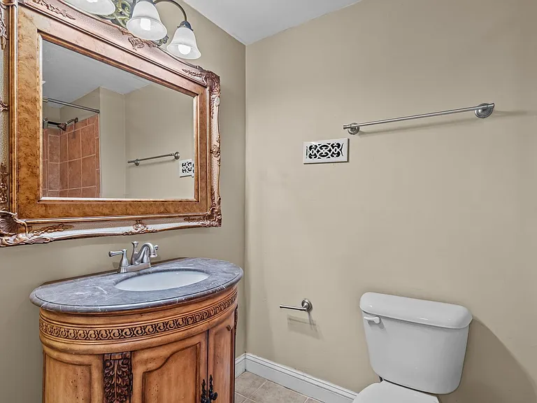 835 N Ashe St — Photo 46