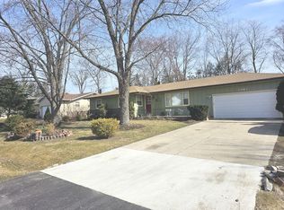 1061 Waveland Ave, Gurnee, IL 60031