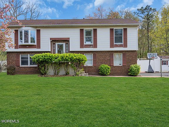 3rd image of 69 Hickory Hill Road