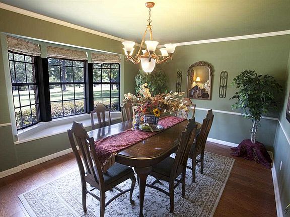 3rd image of 8449 Southland Dr