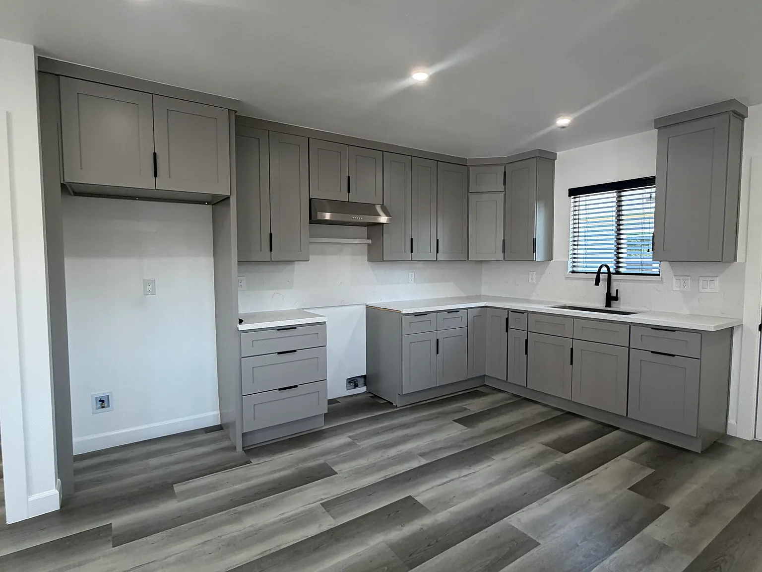 2 bed, 725 sqft, $2,800 — Photo 2