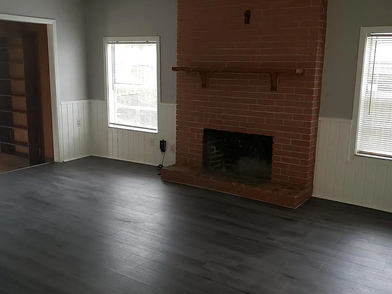 209 W Kirby St — Photo 10